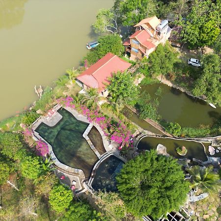 Green Bamboo Hospedaje Resort Cát Tiên Exterior foto